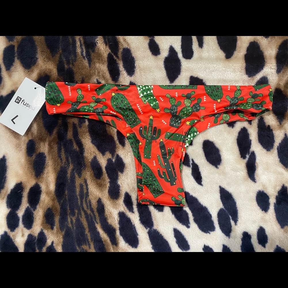 Fused Hawaii Large Thong